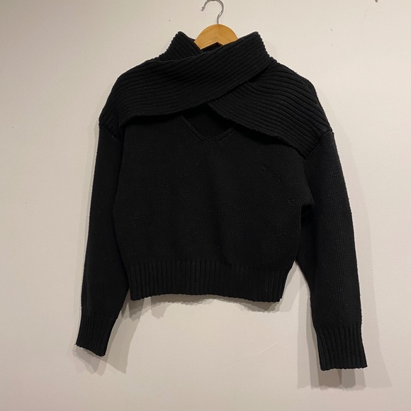 **$5 SALE** ASTR The Label Black Twist Chest Cut Out Sweater Size Small - Picture 1 of 5